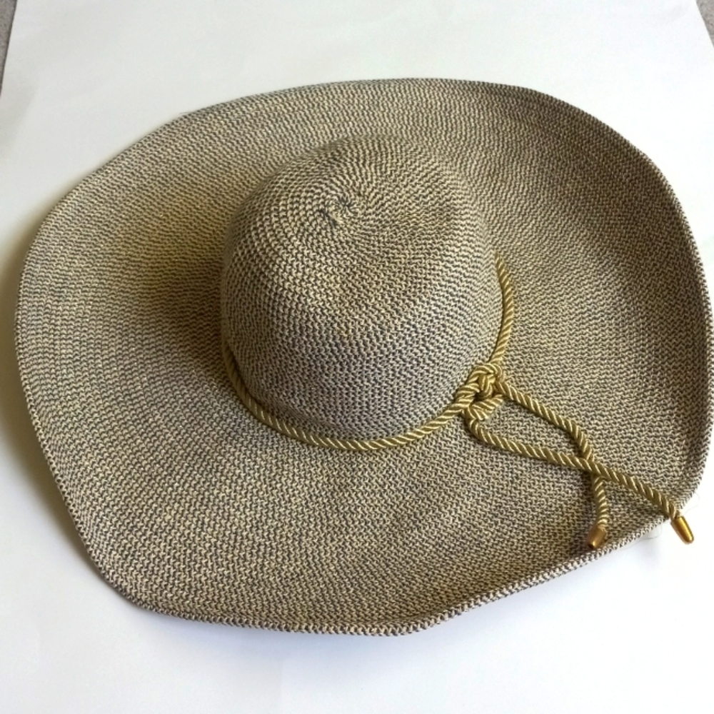 BEBE GORGEOUS SUMMER HAT GOLD/NAVY CREAM WITH METTALIC GOLD WITH WIRE BRIM